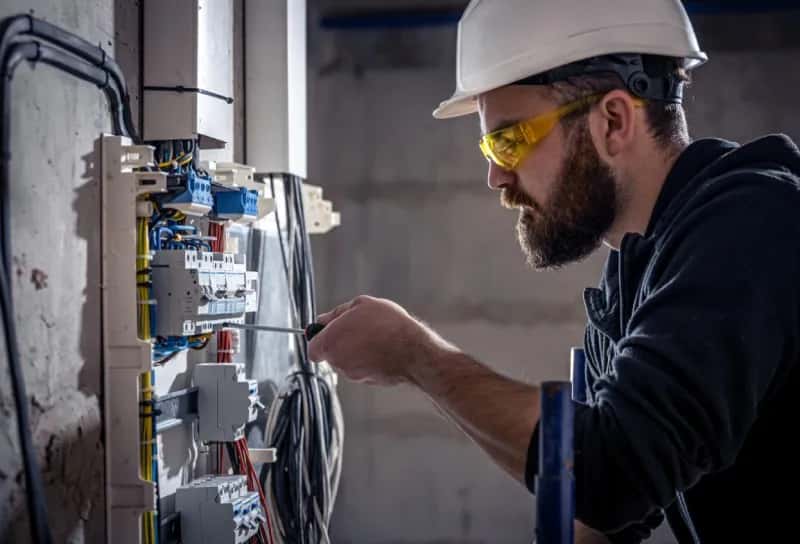 Screenshot showcasing the various industries CheckSammy Services caters to.